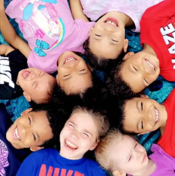 Meet your Posher, Cherry - Picture 2 of 3